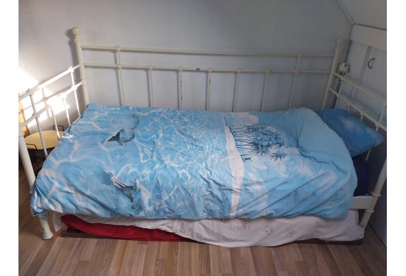 Eenpersoons bed, met extra lattenbodem en matras voor logee - 20260801_084229