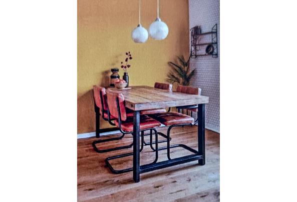 Houten tafel met metalen onderstel  - 20240726_100610