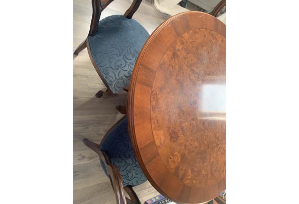 Tafel en 4 stoelen - 8FF32306-EC0F-42E6-BB8D-DBB16334D46E
