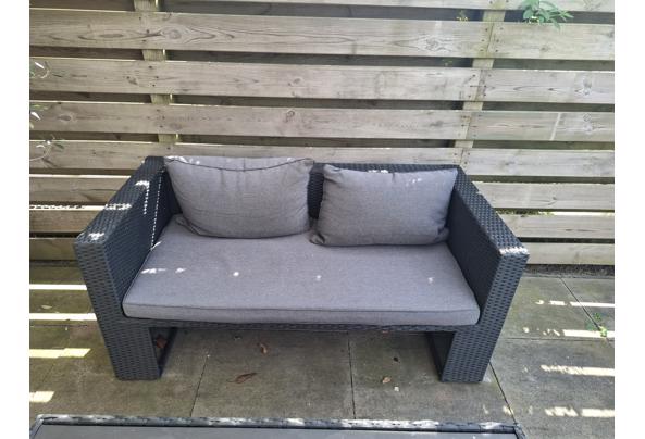 Antraciet kleurige (balkon) loungebank en tafel  - 20250501_162319