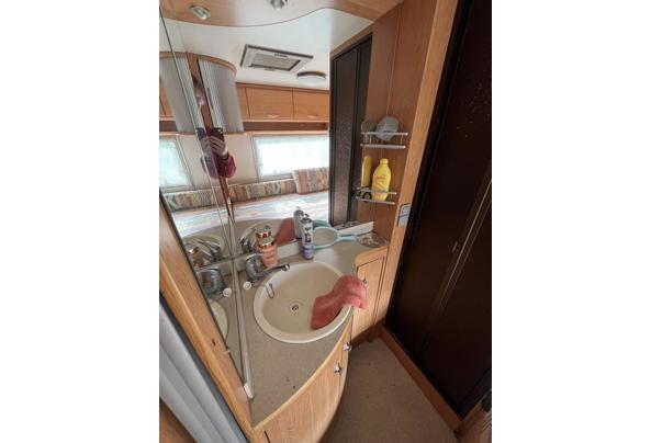 Caravan, zwart geschilderd - wasbak-caravan-Willem