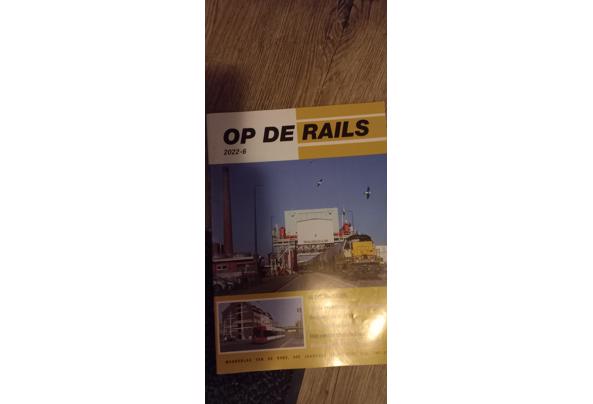 Bladen over treinen - Op-de-rails