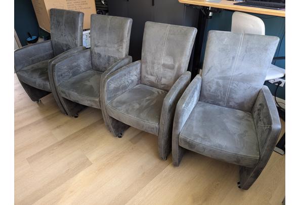 Eetkamerstoelen met wieltjes 4 stuks  - PXL_20251004_112808815
