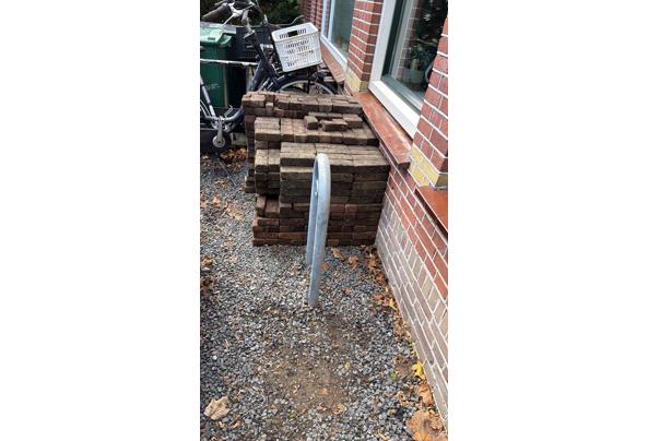 gratis af te halen tuinstenen en tegels - 39D85E26-4A68-42F4-8D33-0E45D93AB30B_1_105_c