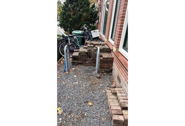 gratis af te halen tuinstenen en tegels - C62775BC-904F-4611-B856-6A57D686CCBE_1_105_c