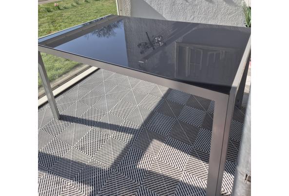 Tuintafel met veiligheidsglas - 20260322_132211