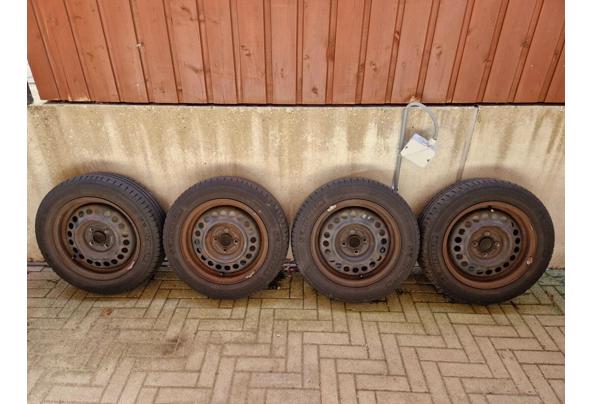 Vier zomerbanden 175/65R15 op velg - 1000023504