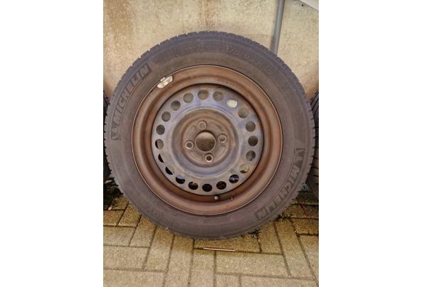 Vier zomerbanden 175/65R15 op velg - 1000023506