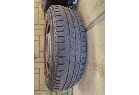 Vier zomerbanden 175/65R15 op velg - 1000023508