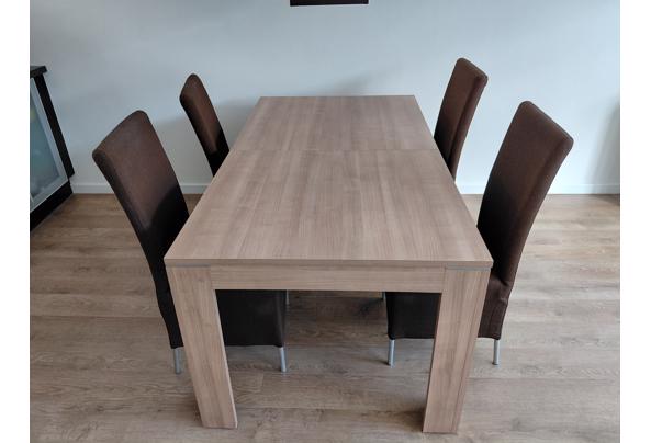 Eettafel met stoelen - 20261011_115929