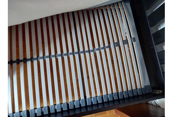 Mooi houten bed, moet weg vanwege verhuizing, 1.80 bij 2.10 m - 20250615_194201