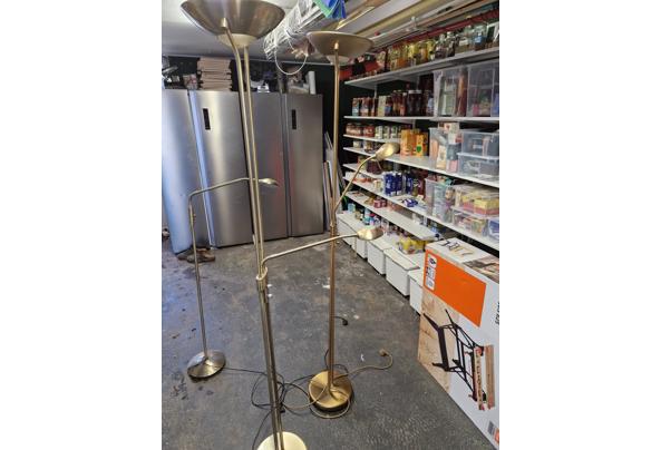 Staande lamp uplight met leeslamp.  Beide voorzien van dimmers - 17723610688995977791017696497472