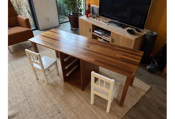 Speeltafel, bureau met stoeltjes en speelkleed - IMG_5786