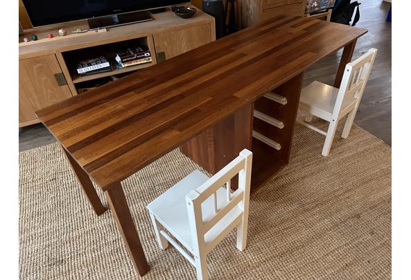 Speeltafel, bureau met stoeltjes en speelkleed - IMG_5787