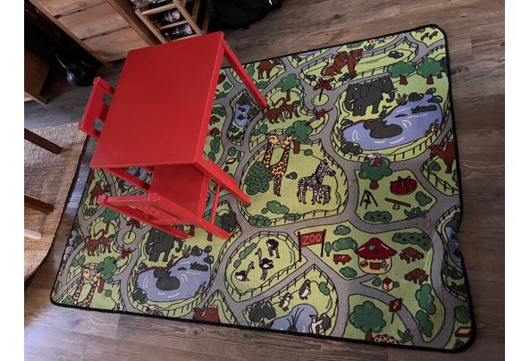 Speeltafel, bureau met stoeltjes en speelkleed - IMG_5789