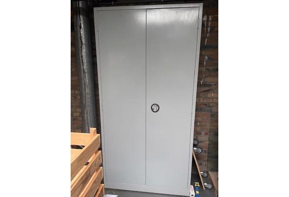 metalen dossierkast - metalen-kast-gesloten
