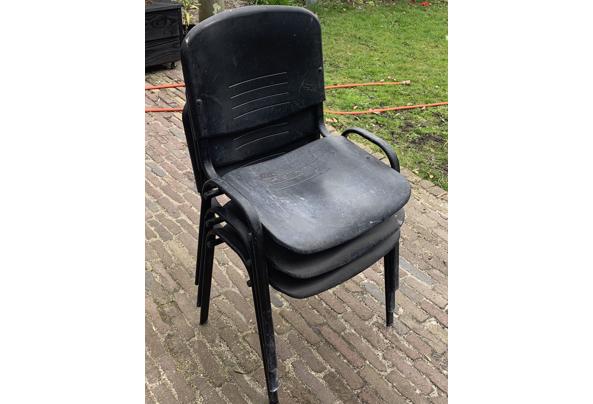 Gratis stapelbare stoelen - E0579DF6-435F-4F95-80A5-A4628C075037