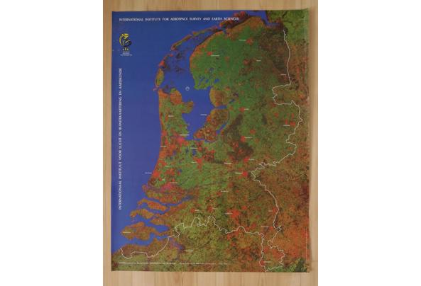 Poster met satellietbeeld van Nederland - DSCN1001_638080215151631118