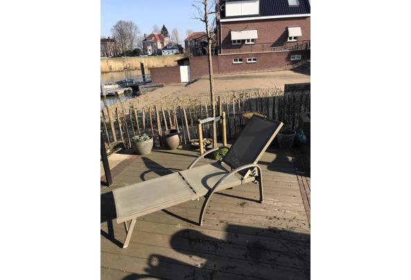 Ligbed met kussen voor in de tuin of balkon, opklapbaar - F808C3FB-ADAB-4270-A277-C778AB26D07B