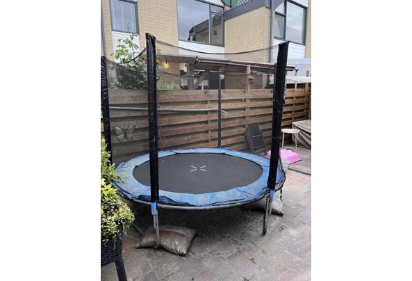 Trampoline zoekt nieuwe tuin - Trampoline