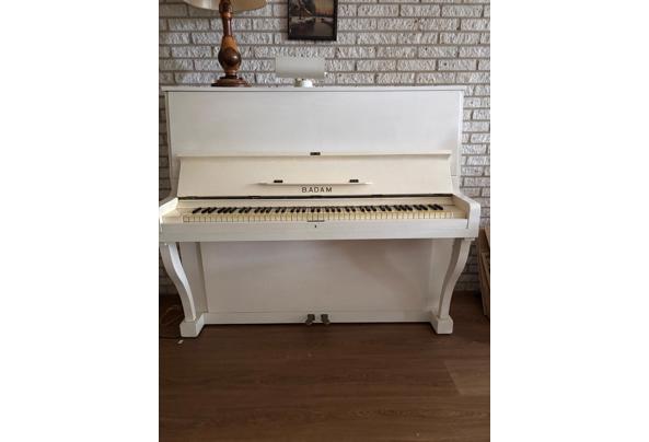 Witte B. Adams piano - 7e1f9f6b-e301-43d3-a46b-4ba490e68306