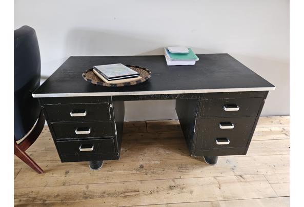 Tafel en vintage bureau  - 20250324_092022