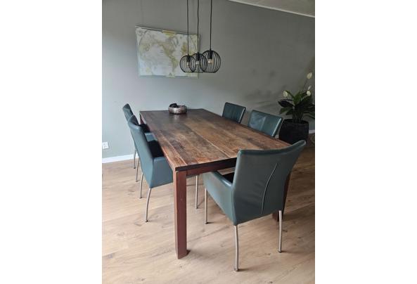massief houten tafel met 5 leren stoelen - 1000029978