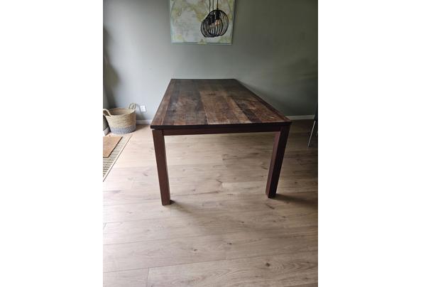 massief houten tafel met 5 leren stoelen - 20250713_093230