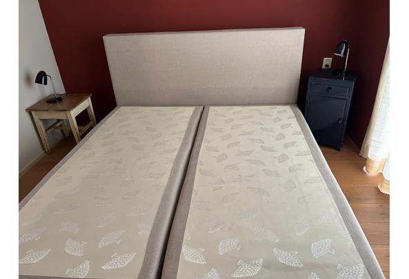 Tweepersoons boxspring met hoofdbord - IMG_0766