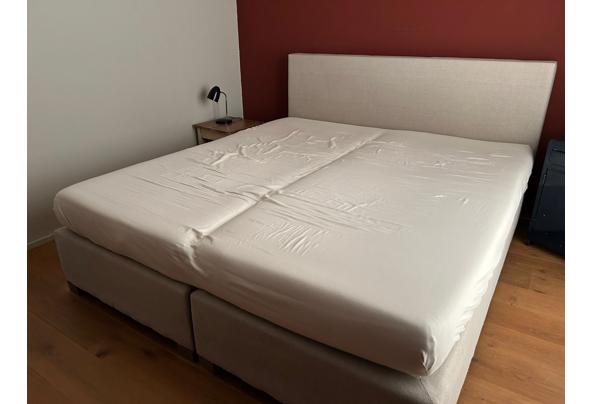 Tweepersoons boxspring met hoofdbord - IMG_6597