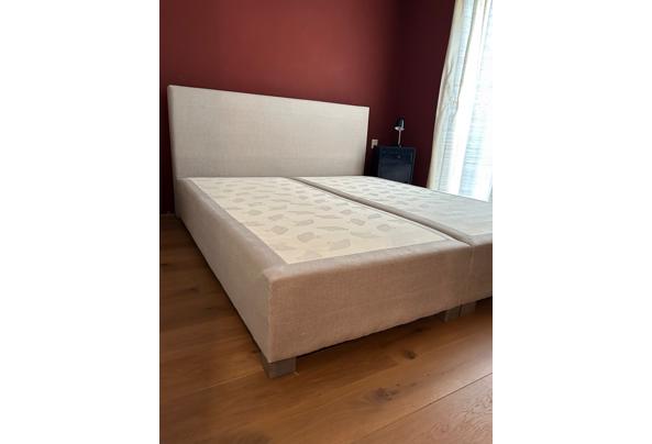 Tweepersoons boxspring met hoofdbord - IMG_7106