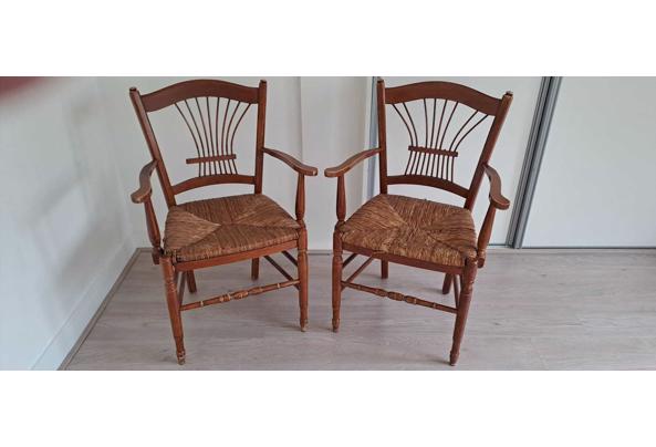 2 Perenhouten stoelen - Afbeelding-van-WhatsApp-op-2024-04-29-om-07-21-55_8214fb81