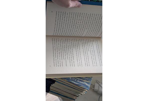 Boekenreeks Op zoek naar dolfijnen. - PXL_20261010_141354523