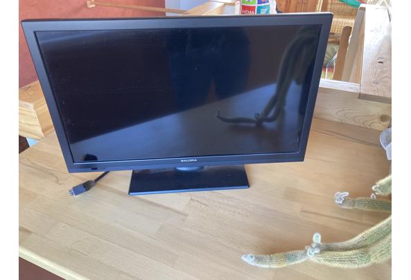 Kleuren-tv met cd ingang - 0CC126D4-6CD5-4691-B4BF-D2EE9AAA301F