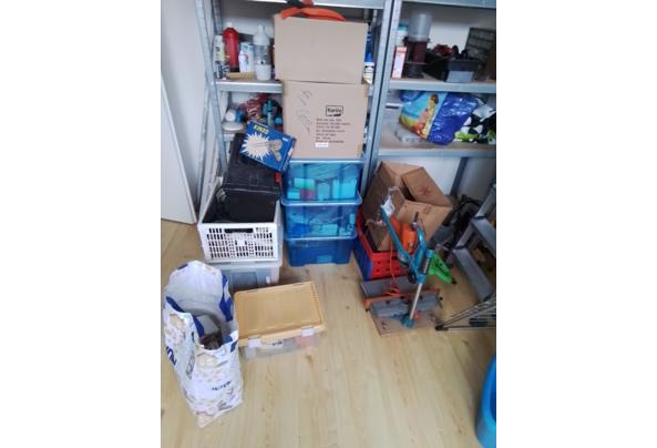 Allerhande bouwmateriaal, gereedschap. - 17784909901826788813676841916704