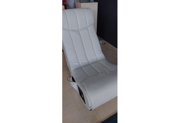 Loungestoel met speakers voor mobiele aansluiting - 20211023_105525