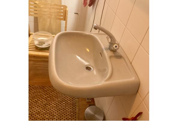 wastafel met kraan + spiegel - 77FCC06A-84B9-4A80-8B65-B4D2E089B901_1_201_a