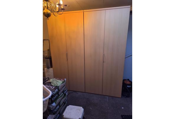 Twee identieke hoge kledingkasten - 17917336170014040278698906519435 Twee identieke hoge kledingkasten - 17917336170014040278698906519435