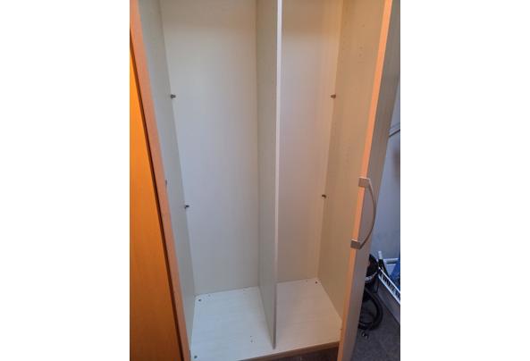 Twee identieke hoge kledingkasten - 17917336344232822588935277256523 Twee identieke hoge kledingkasten - 17917336344232822588935277256523