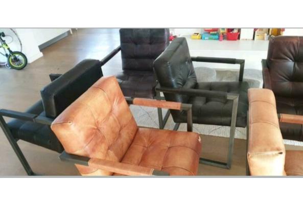 8 eettafelstoelen (beschadigd) Loods 5 - 20220213_163452