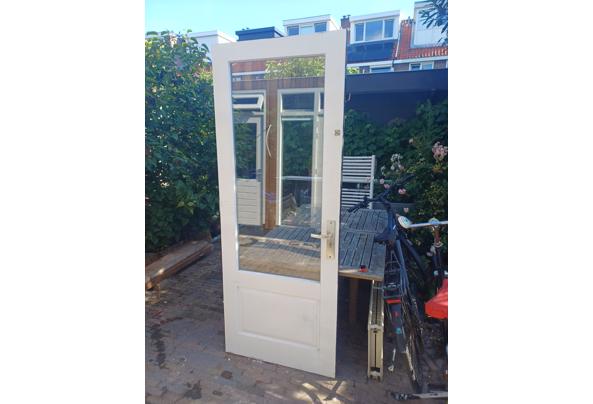 Ramen, deur en houten kozijnen met dubbel glas uit jaren 30 woning in Utrecht (2) extra foto's - 20250717_092437