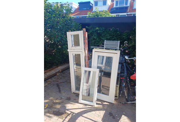 Ramen, deur en houten kozijnen met dubbel glas uit jaren 30 woning in Utrecht (2) extra foto's - 20250717_092955
