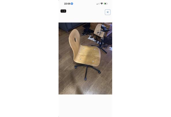 Houten stoel met wieltjes - Screenshot-2026-06-30-at-22-05-01