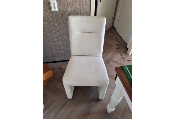 4 eetkamerstoelen wit met wieltjes - 20260124_141607