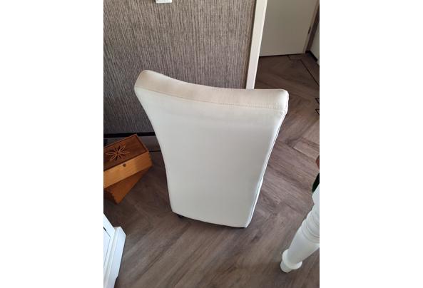 4 eetkamerstoelen wit met wieltjes - 20260124_141624