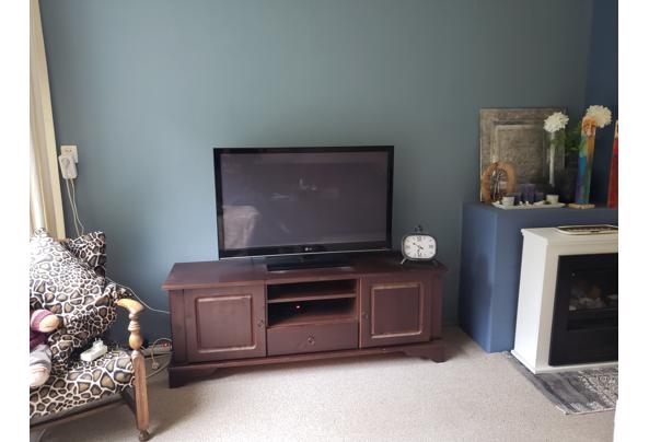TV meubel bruin 150 (b)×40(d)×55(h) - 20210901_184938