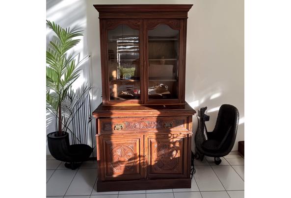 wandmeubel met vitrinekast en uitschuifbaar bureautje - Kast1