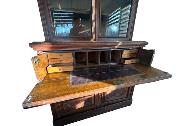 wandmeubel met vitrinekast en uitschuifbaar bureautje - Kast3