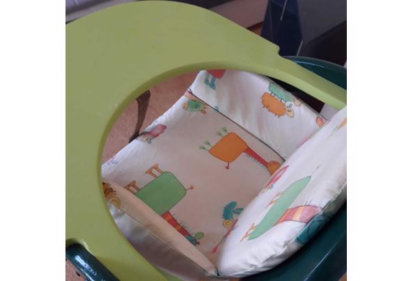 Groen geschilderde kinderstoel  - IMG-20250623-WA0006