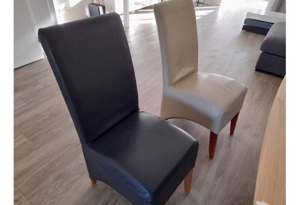 4 stoelen (2 crème kleur, 2 zwart) - 20230529_192827